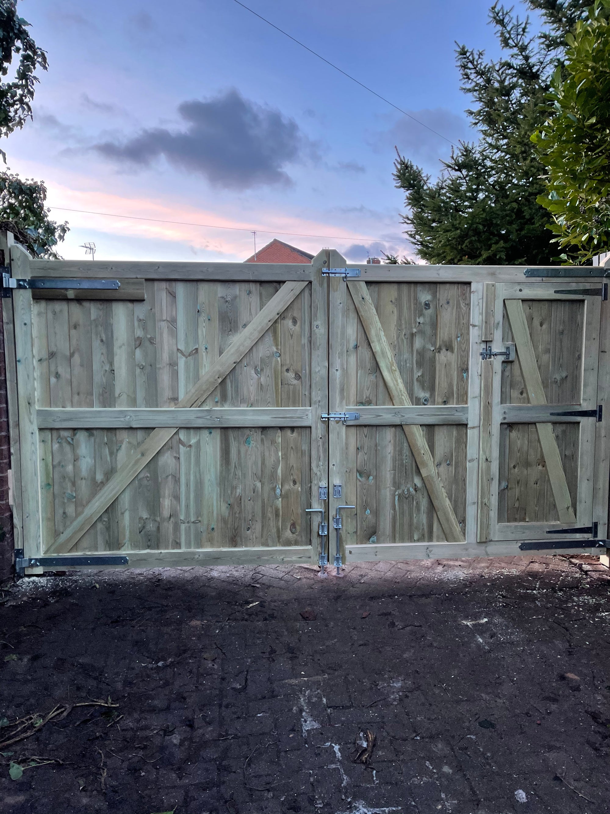 Lodge style with pedestrian access door - Pressure Treated Tanalised Timber