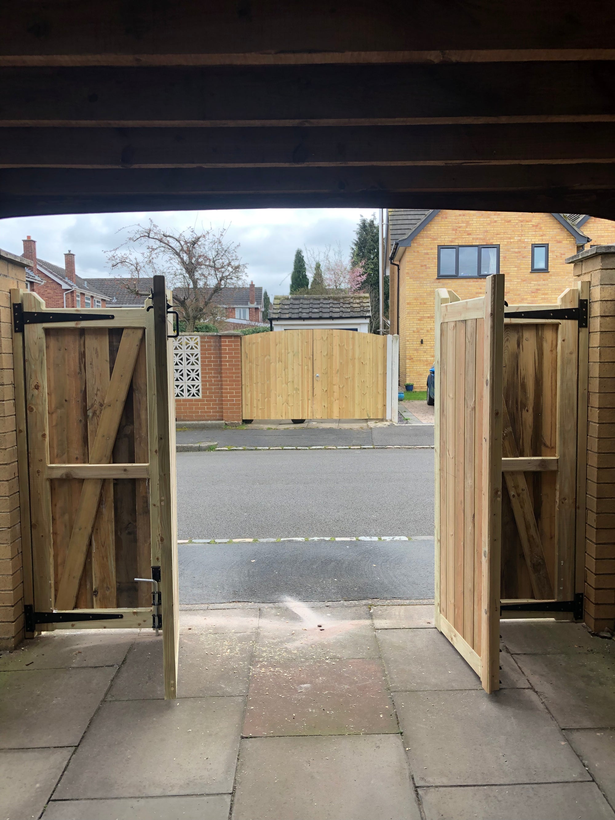 Bi-FoldingDriveway Gates