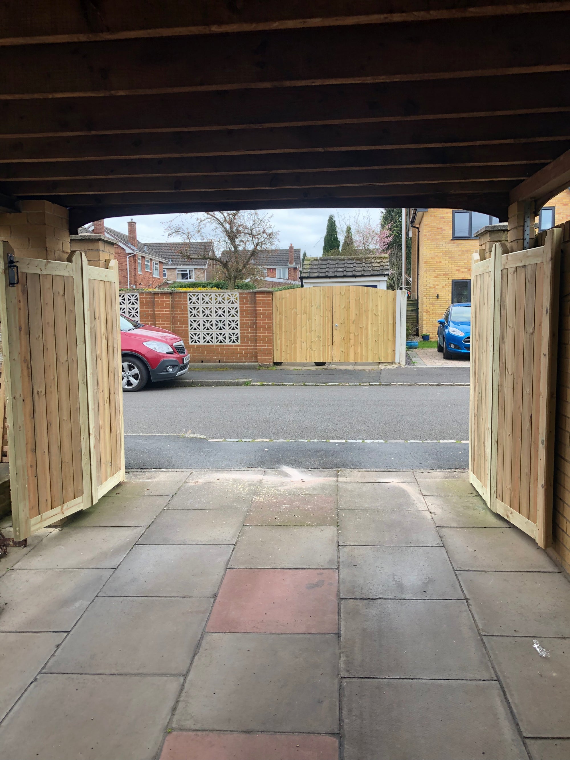 Bi-FoldingDriveway Gates