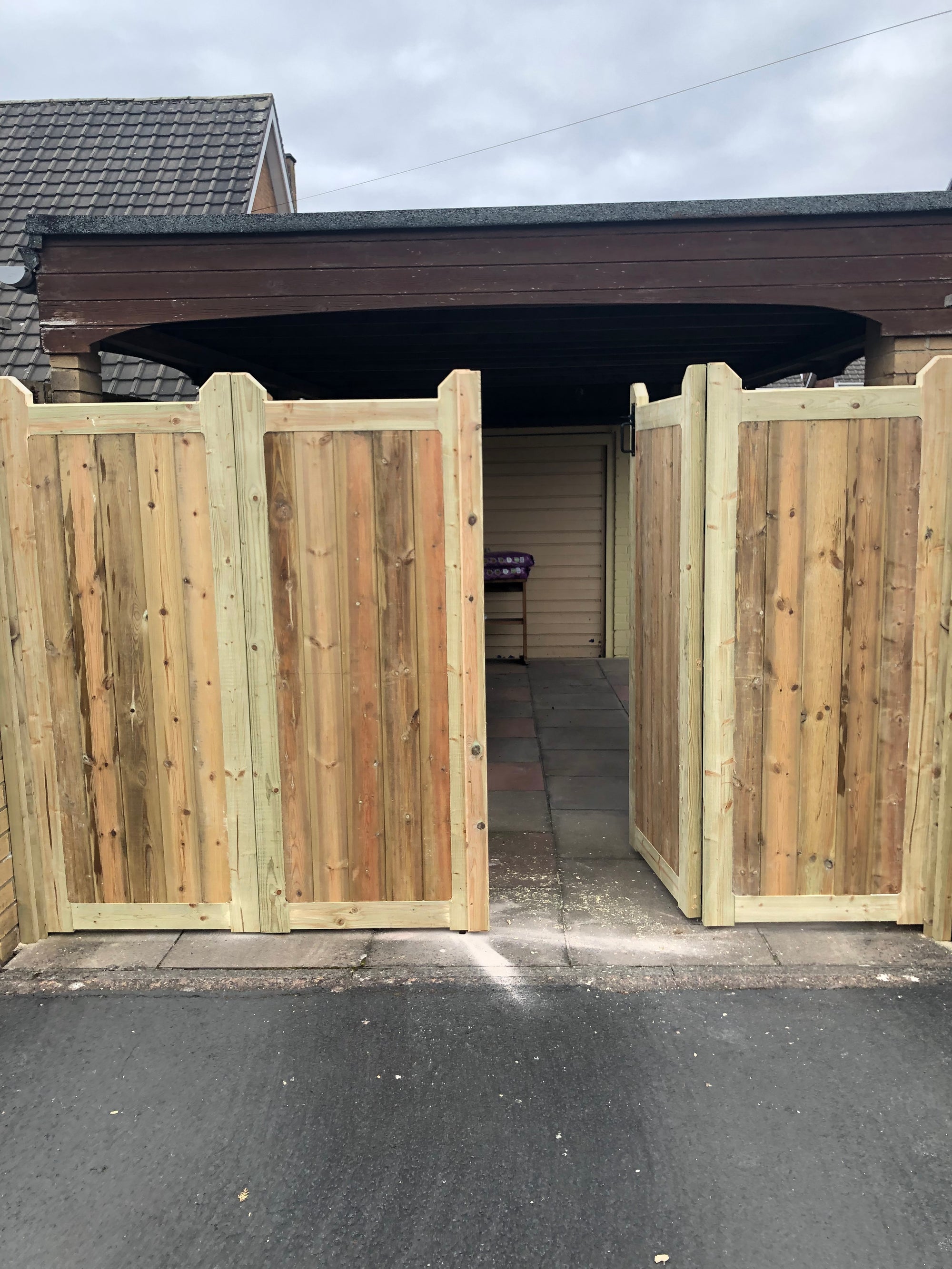 Bi-FoldingDriveway Gates