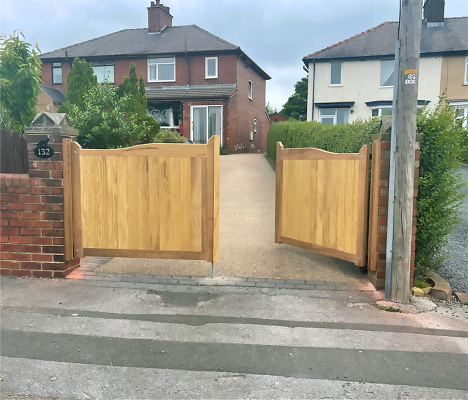 BESPOKE MADE DRIVEWAY GATES