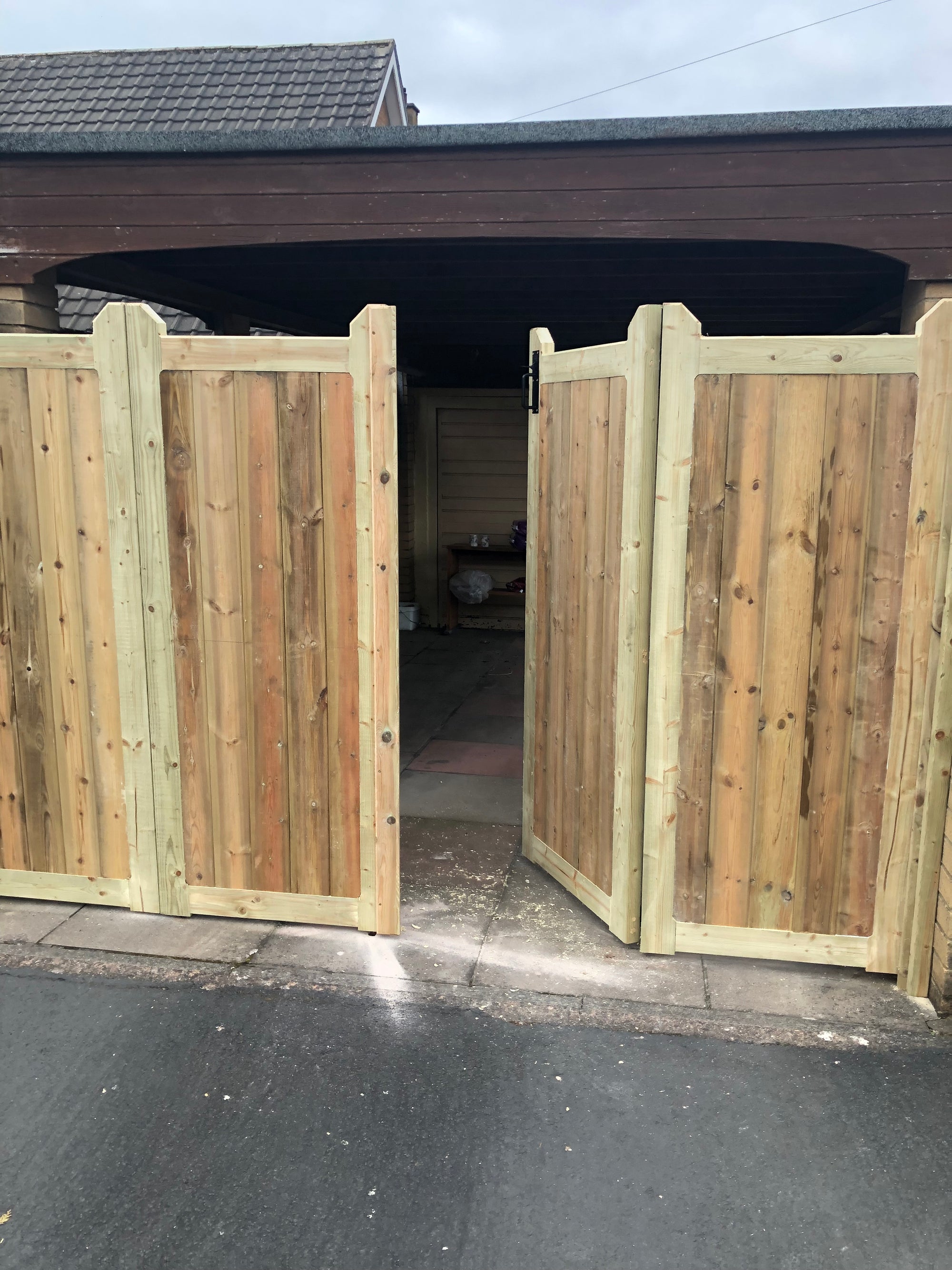 Bi-FoldingDriveway Gates