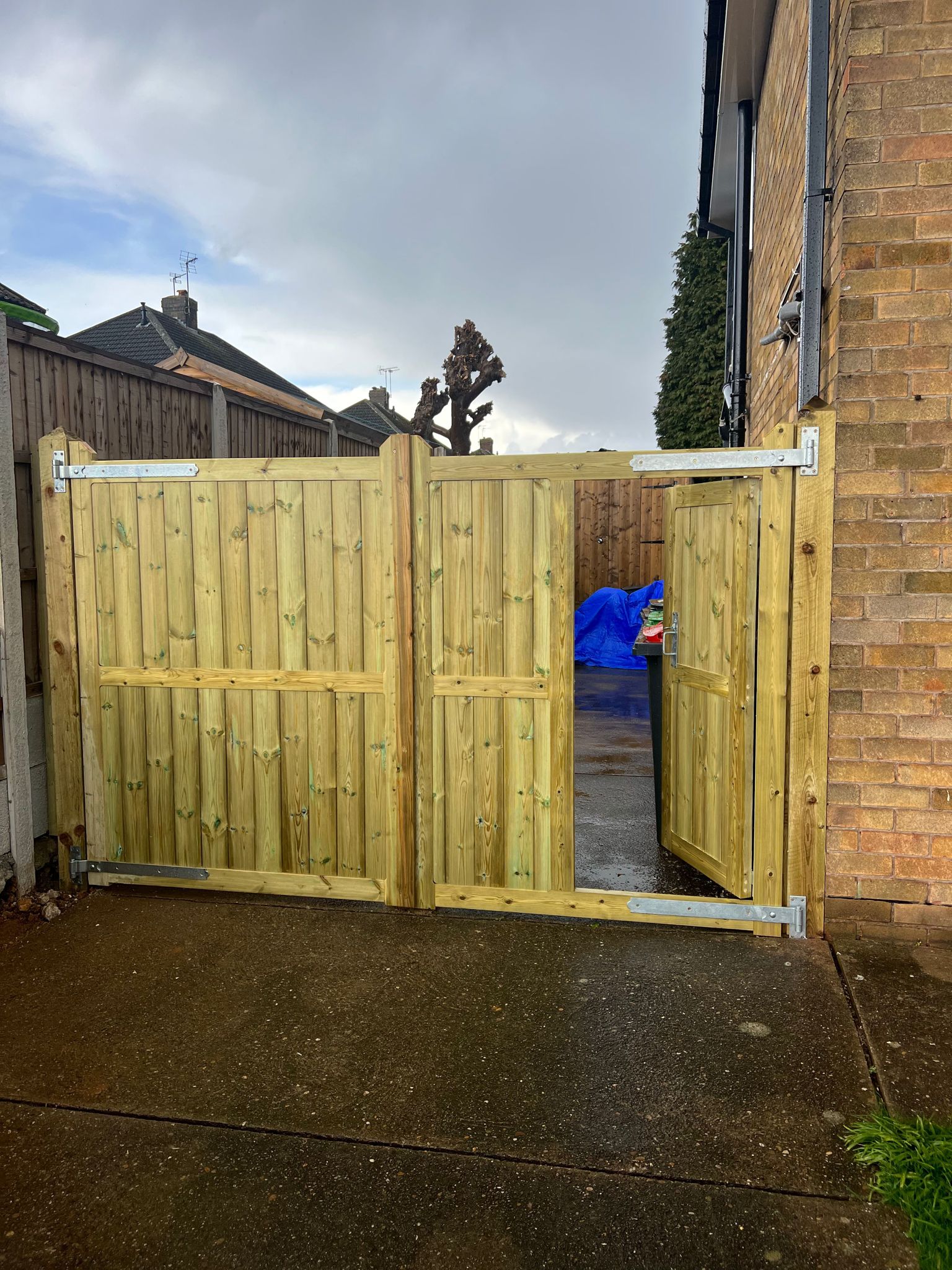 Lodge style with pedestrian access door - Pressure Treated Tanalised Timber