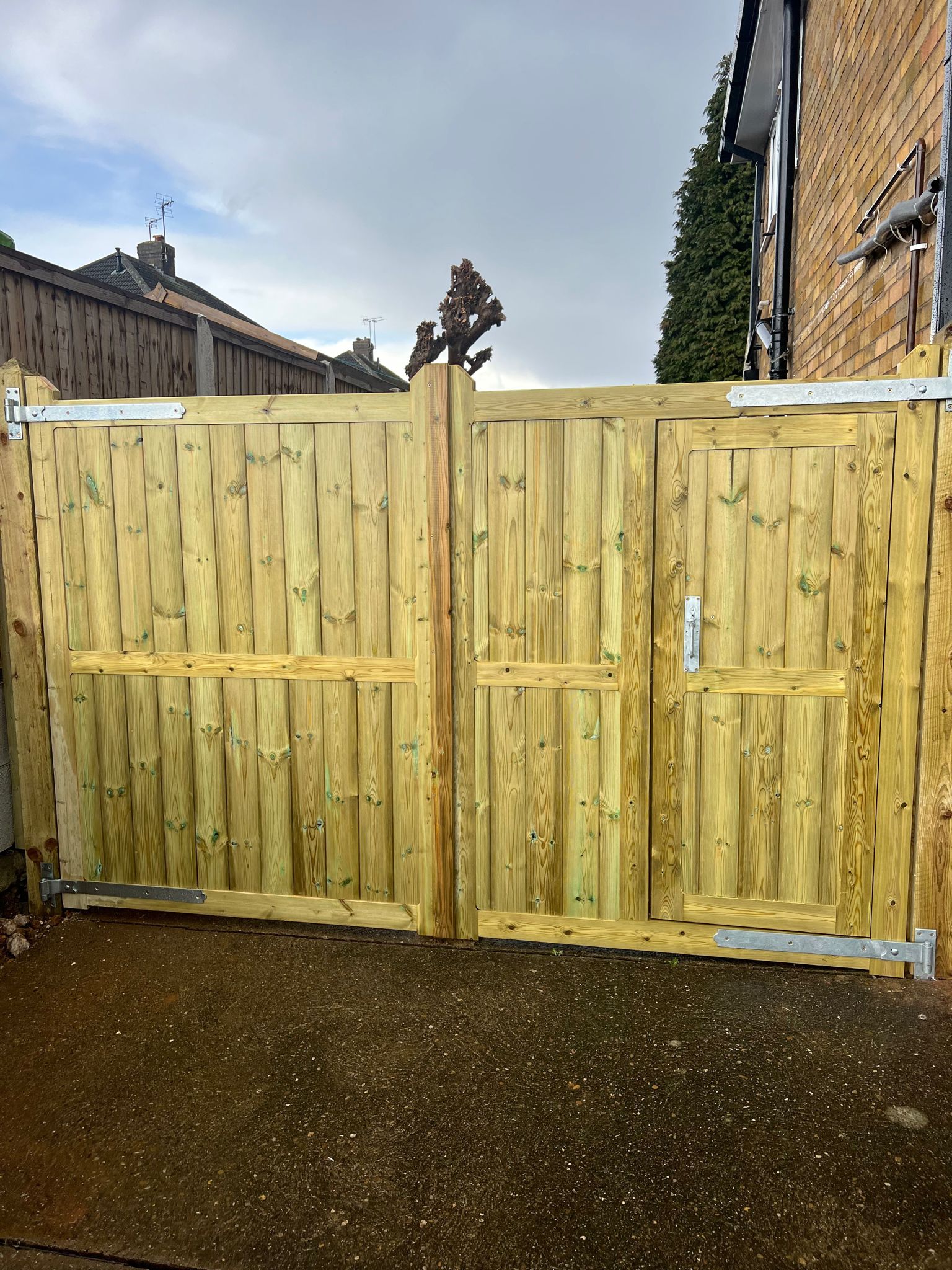 Lodge style with pedestrian access door - Pressure Treated Tanalised Timber